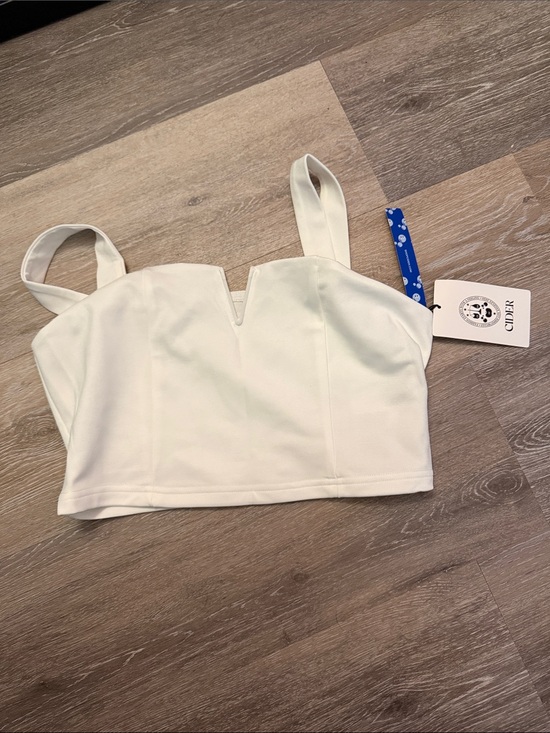 Cider Tops - Cider Cream Structured V-Notch Cropped Tank